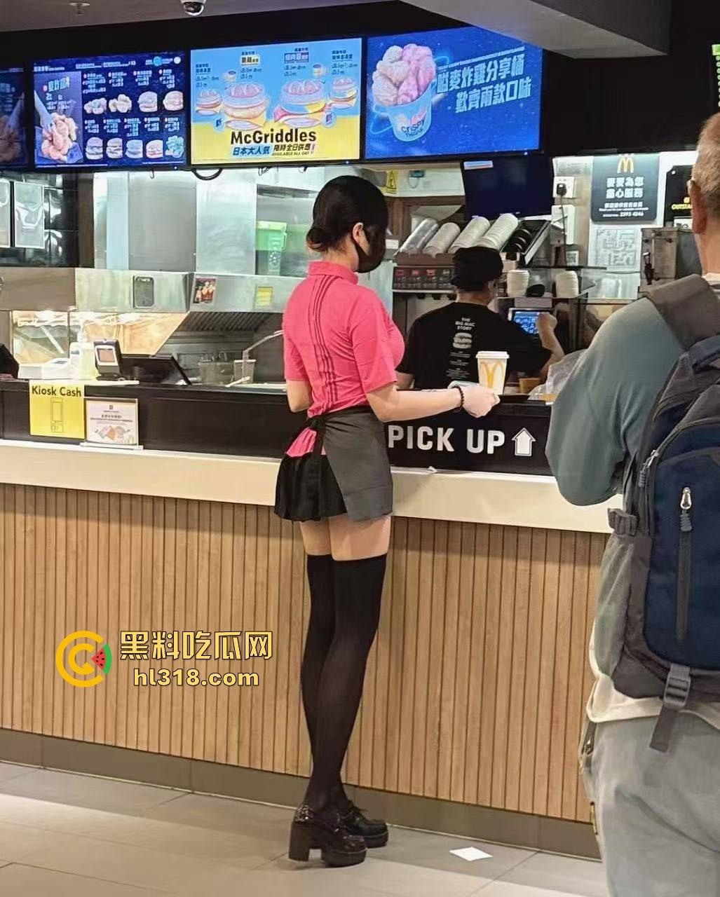 你知道的我一直觉得麦当劳是最好吃的！酒店后入猛吃麦当劳最新套餐，海鲜味的的汉堡，下次还来！-2