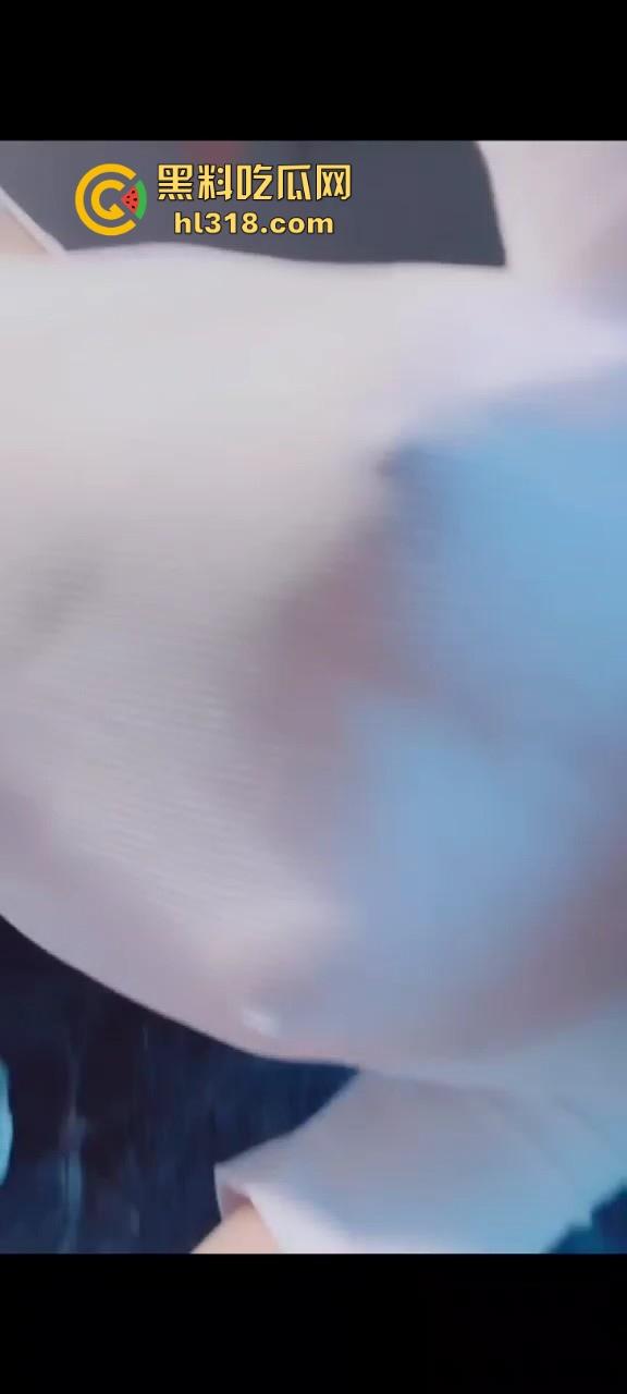 抖音pk偶遇湿身漏奶主播，一开始平平无奇，直到黑色奶点出现，极其诱惑这都不封的吗？-5