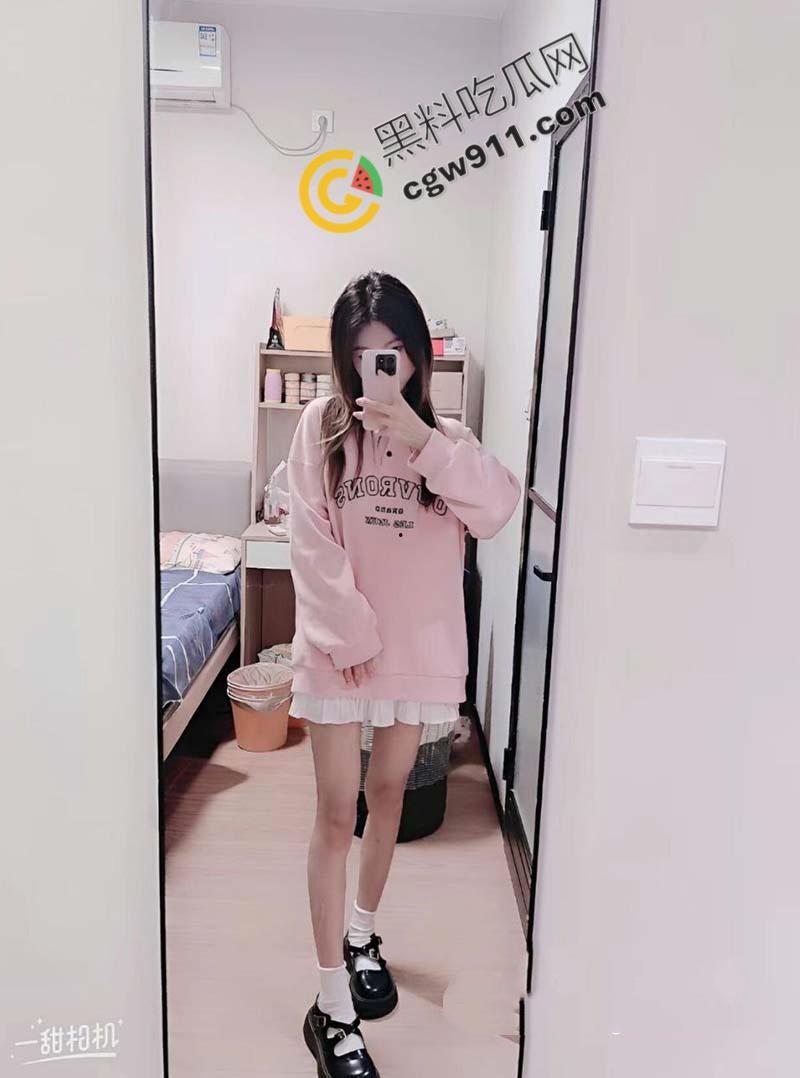 安徽芜湖00后学妹【赵子怡】背着男友约炮！调教成SM女王，癫狂情趣内衣大秀，链子拉扯，欲火燃烧全场！-2