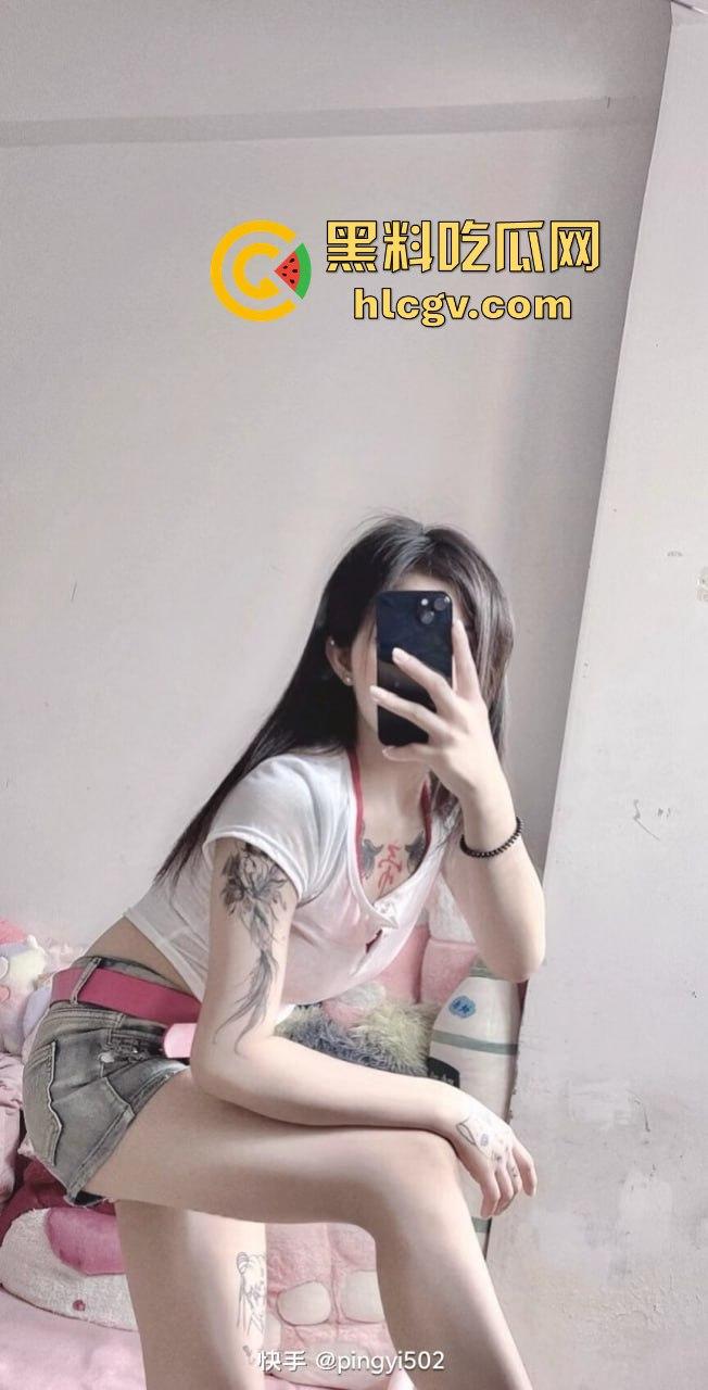 快手『万人呐喊平姨』连40块都骗！瓜友为打炮视频上钩，结果连一包烟钱都被骗走，真是个臭要饭的骚货！-4