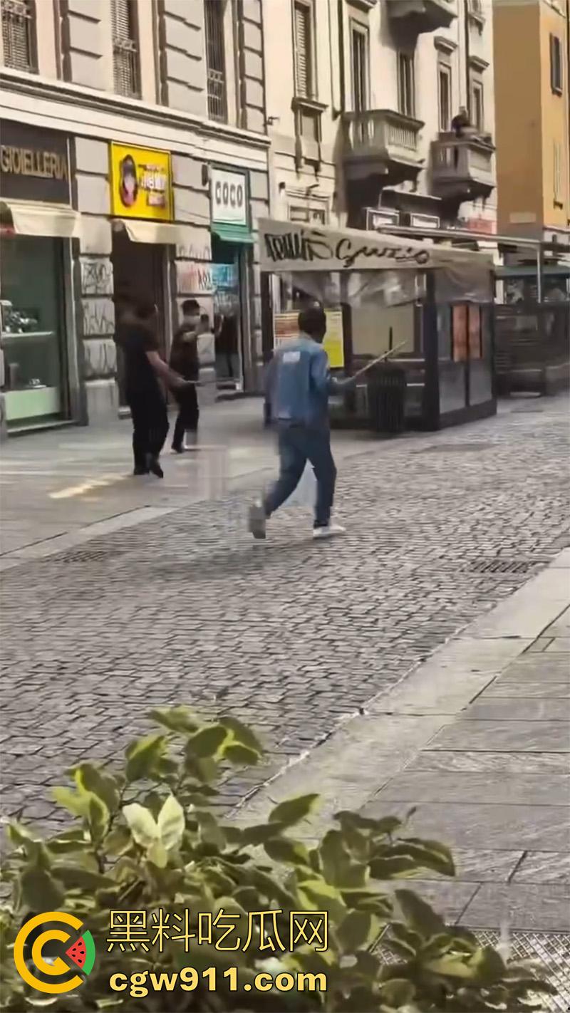 在国外最大的危险就是同胞，意大利米兰华人街，36岁华人男子早同胞砍杀，目前仍在全力抢救！-4