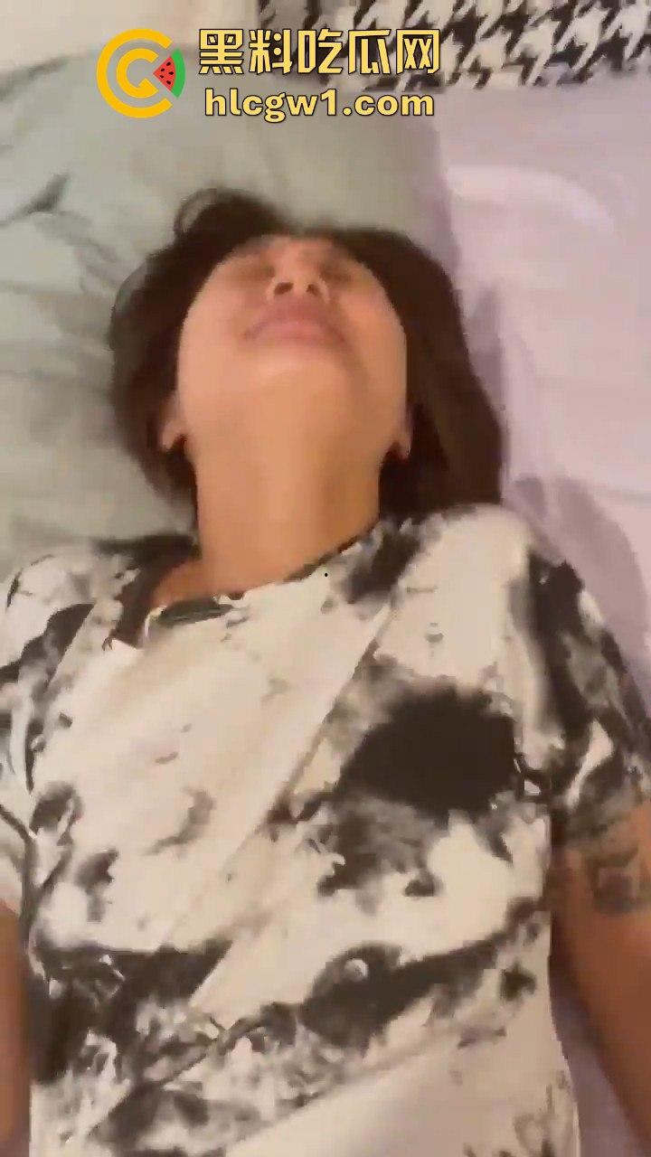 株洲清纯大学妹【李银圆】被男友拉进酒店爆操！视频流出，清纯外表背后骚得不行！-9