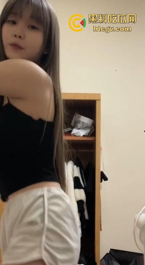 南昌花臂精神小妹【李皓钥】私密视频外流！纹身妹独自在镜头前扣逼放飞自我！-1