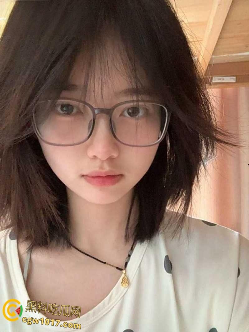 江苏南京学生妹【杜小柠】分手后遭渣男曝光，清纯女神沦为丧志母畜，露出自慰道具双通！-3