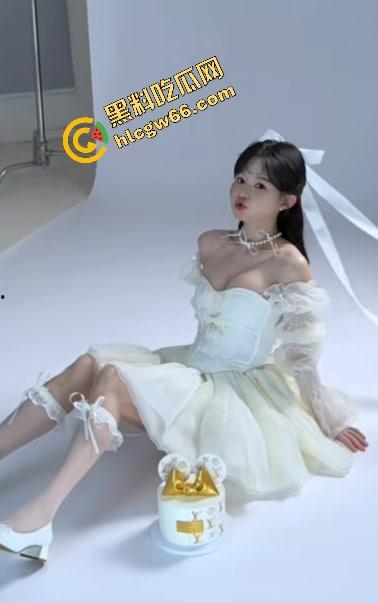 抖音700万粉丝巨乳网红【江小帆】真实身份竟是专业福利姬，不雅视频满天飞，奶大逼骚玩得飞起！-7