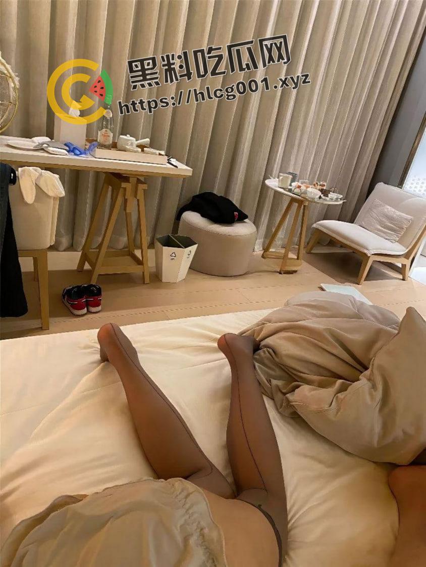 上海气质健身教练被土豪拿下！带到大别墅疯狂后入 奶子都快捏爆了 有钱就是能为所欲为啊-43