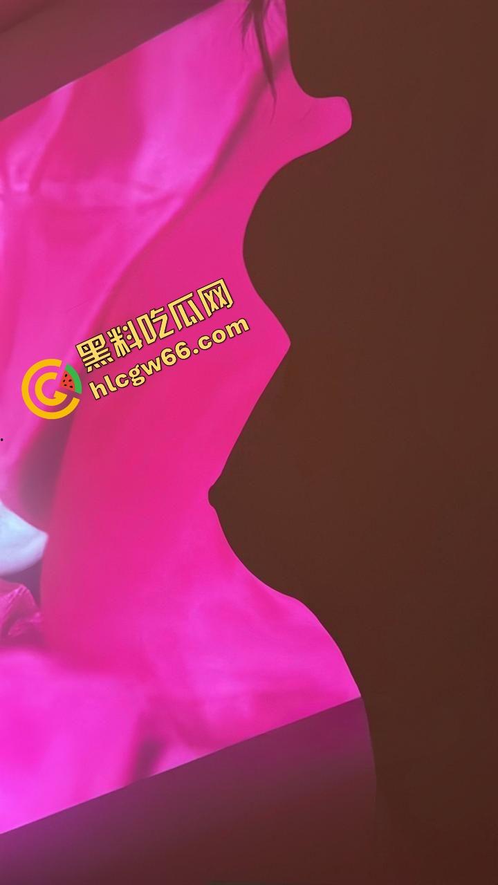 抖音700万粉丝巨乳网红【江小帆】真实身份竟是专业福利姬，不雅视频满天飞，奶大逼骚玩得飞起！-13