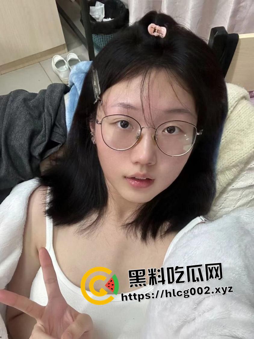 上海思博职业技术学院著名校园肉便器【葛欣怡】在上海瑞金医院实习却时常在外约炮！-3