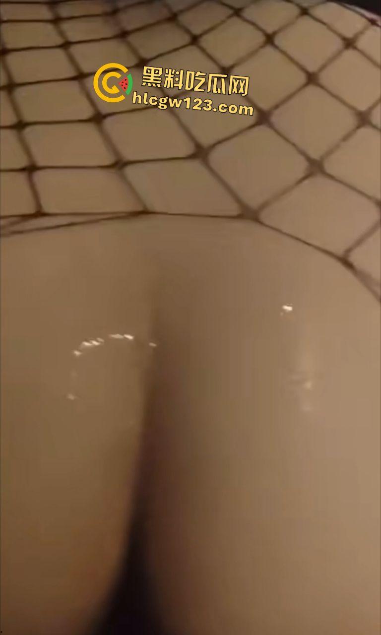 贵州大学辅导员【王晓】约炮BBW大肥猪，清爽外表藏不住色心的狂躁，要泄泄火呀！-8