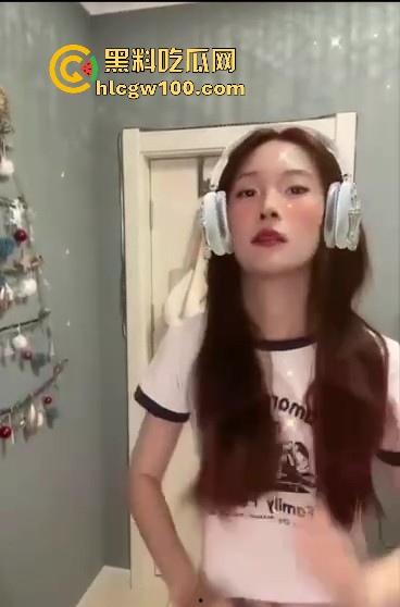 小编推荐！湘潭大学大一极品反差学妹【王璨】淫荡发骚视频视频曝光，邻家学妹天花板。-2