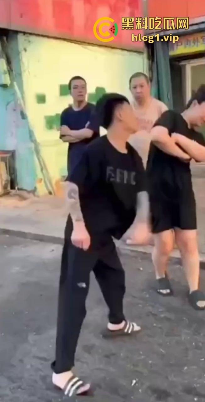 抖音网红【王天缘】青岛砸车 以一敌三事件持续升级！王天缘录制视频声称找斩虎陪葬！-7