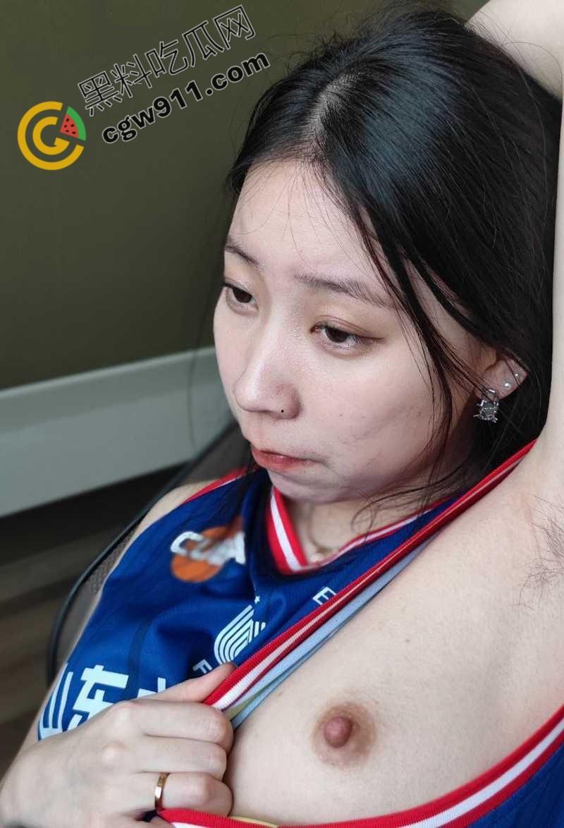 江苏盐城小情侣不雅视频泄露！ 超反差眼镜妹被调教成淫荡母狗，露脸口交撅起翘臀被猛操，反差爆表-4