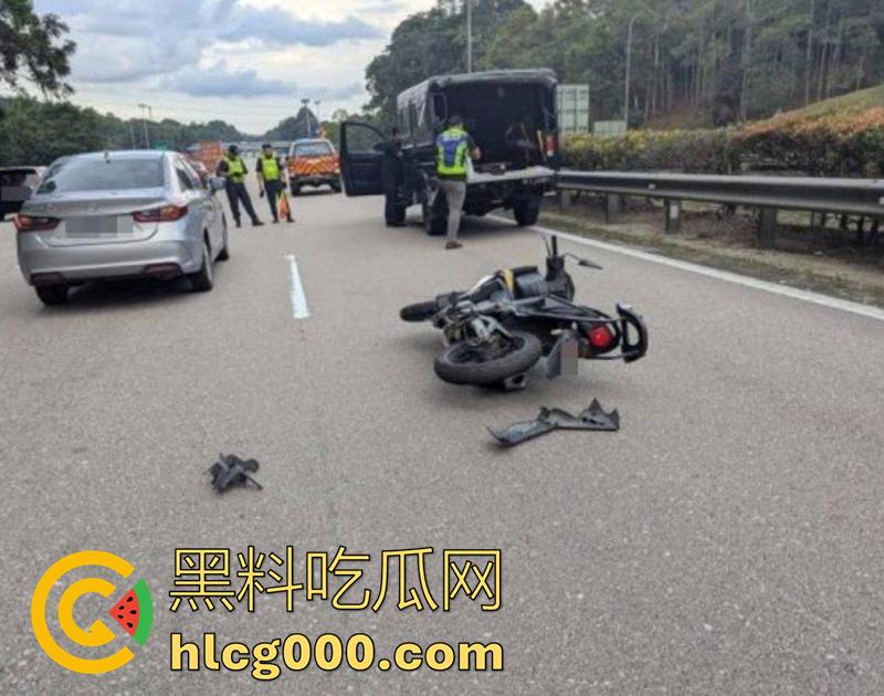 马来西亚摩托车手断头事件，为躲避卡车撞上隔离带，导致其当场被割断头颅，现场画面流出！-10