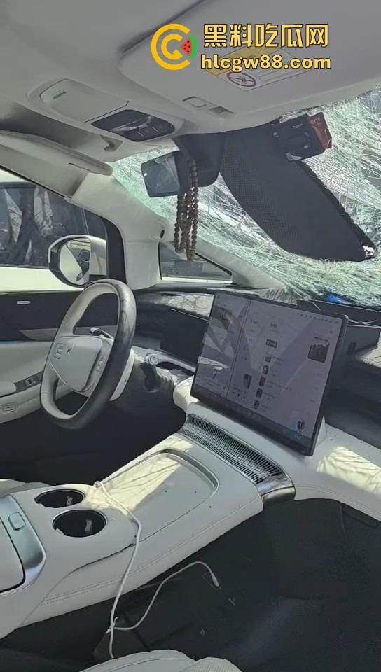 广东小鹏智驾直接失智，高速接管30码直接撞上故障车，气囊都不弹，NGP一夜变NG死？-7