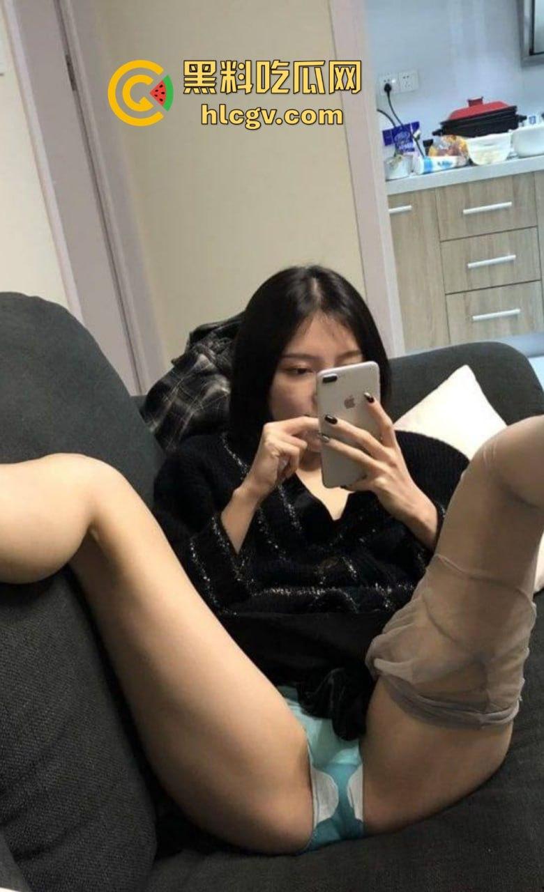 南充美女【李婉钰】被前男友曝光私密视频！黑丝长腿玩兴跳，长棍插穴骚气爆棚！-15