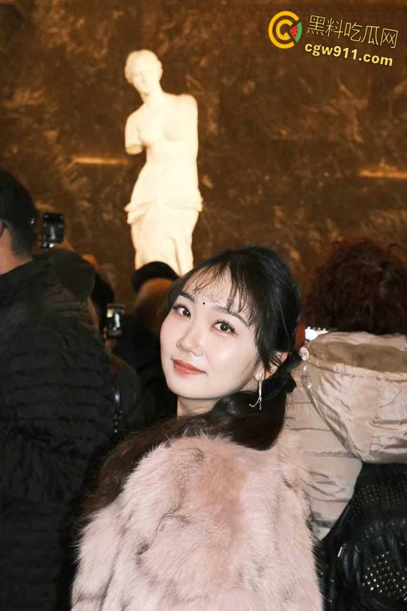 上海外国语大学【王静瑶】，性感御姐下海卖淫，屁眼还被灌入矿泉水调教，菊花还被大屌对着小便 ！-2