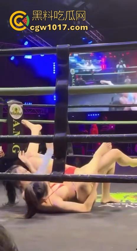 顶级拳击赛事推出，全新比基尼拳击大赛强势来袭！极品大奶女拳手互相厮杀，扯奶子掏逼都使上，啥时候到我上场打！-6