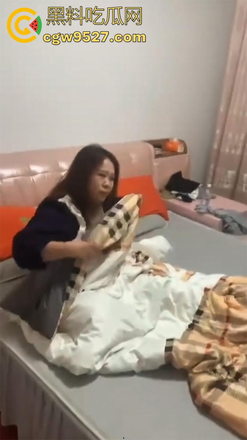 矮胖妞出轨找情夫，被老公带人回家捉奸，奸夫竟也是个小胖，果然丑人多作怪，这种长相的要记住啊！-1