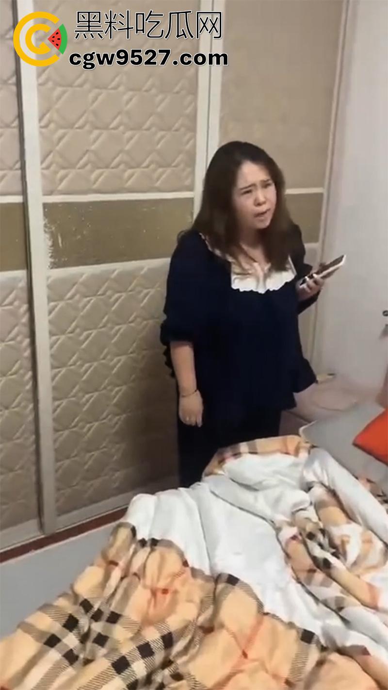 矮胖妞出轨找情夫，被老公带人回家捉奸，奸夫竟也是个小胖，果然丑人多作怪，这种长相的要记住啊！-5