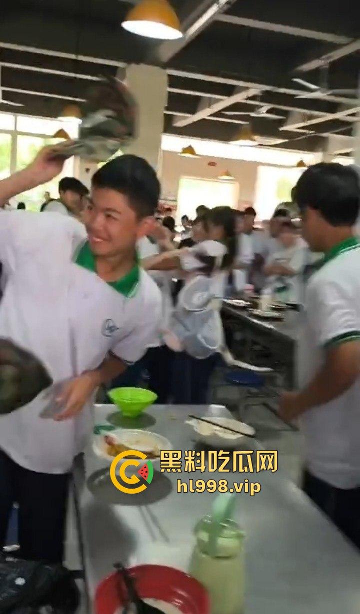 澄海职校精神小妹校内霸凌，收小太妹当马仔，学校里收保护费，谁不给钱就干谁！-8