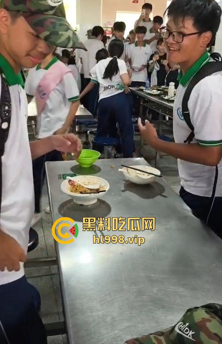 澄海职校精神小妹校内霸凌，收小太妹当马仔，学校里收保护费，谁不给钱就干谁！-10