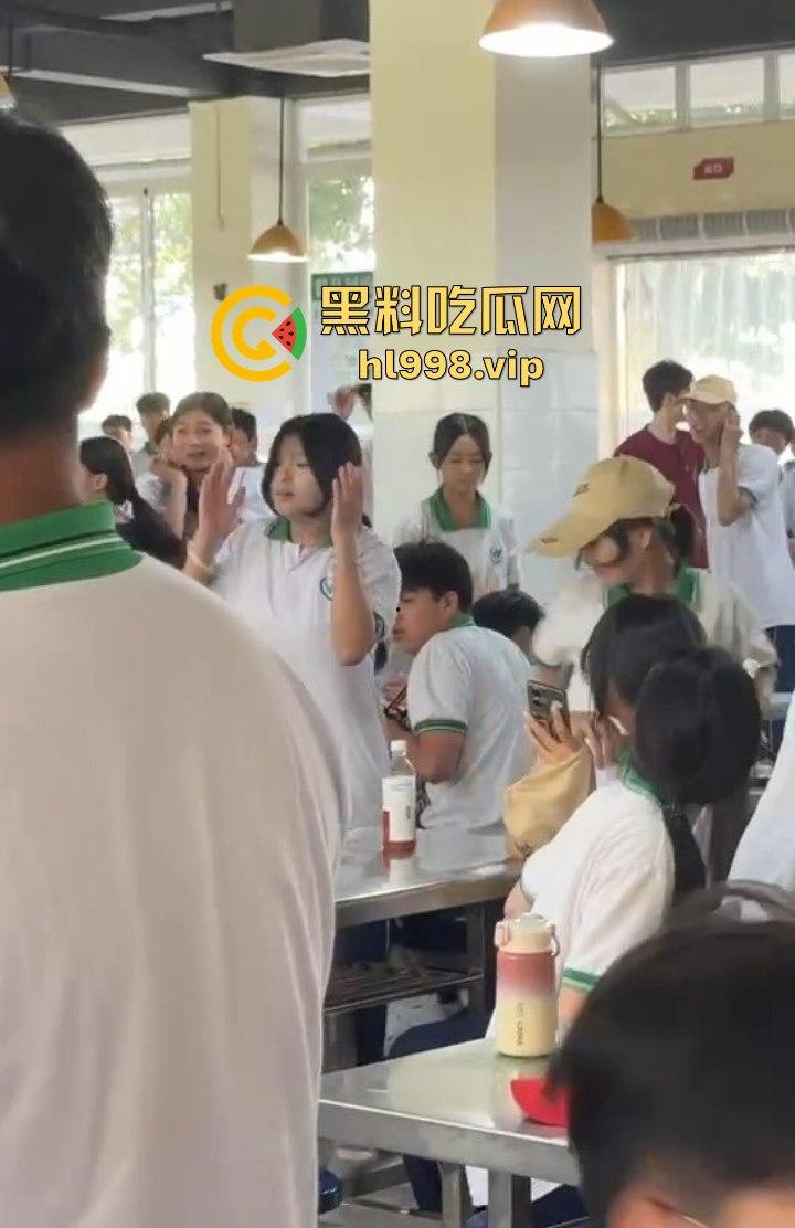 澄海职校精神小妹校内霸凌，收小太妹当马仔，学校里收保护费，谁不给钱就干谁！-14