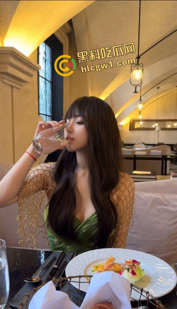 抖音少妇大雷E乳骚货『小野没有猫』韵味十足炮架 同大哥一起浪 捏奶猛怼 独家曝光！-4