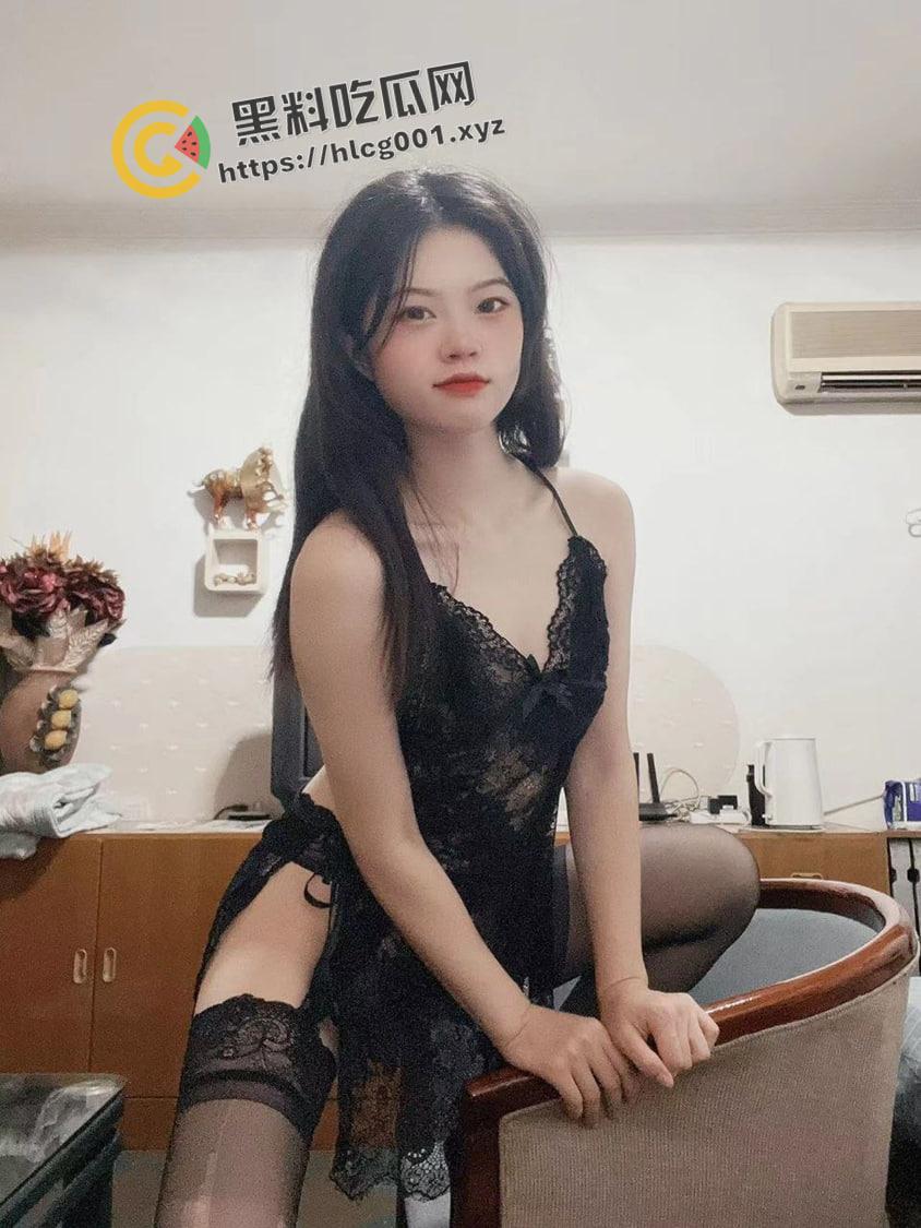 山东商务职业学院反差母狗【吴彩媚】02年幼师 背着男朋友找主人做母狗 露出 炮机 举牌认证 实名曝光-15