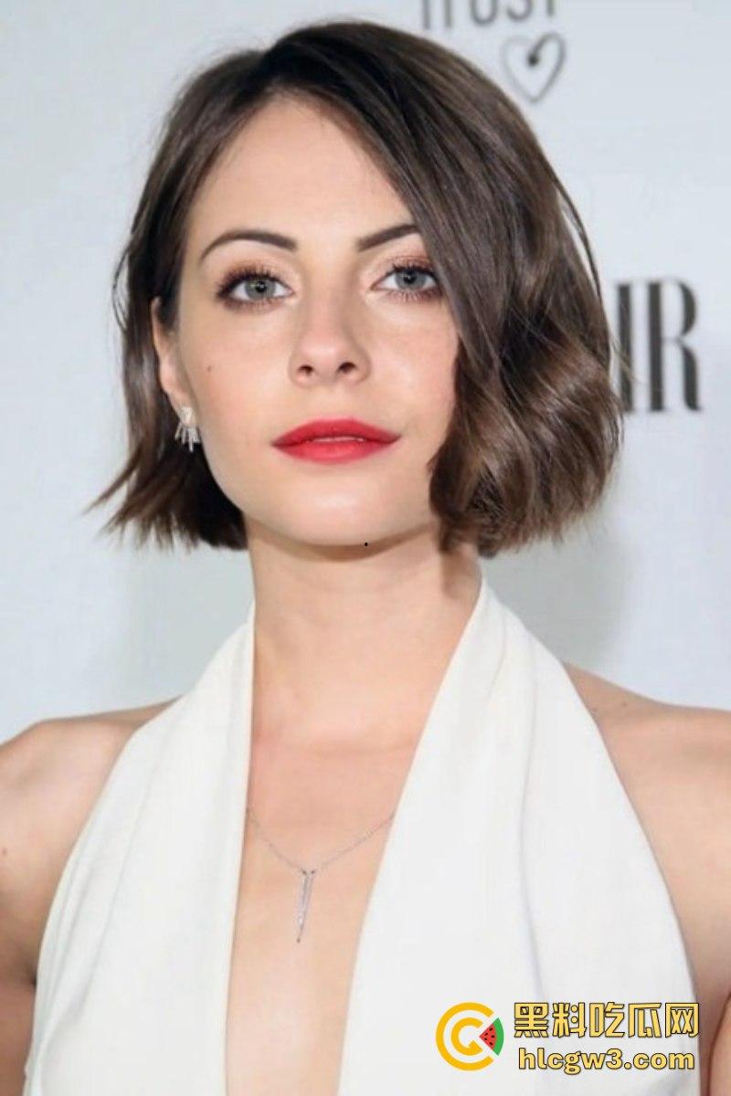 好莱坞艳照门！美国性感女星【薇拉·贺兰德】被男伴按在身下无套疯狂抽插！-3