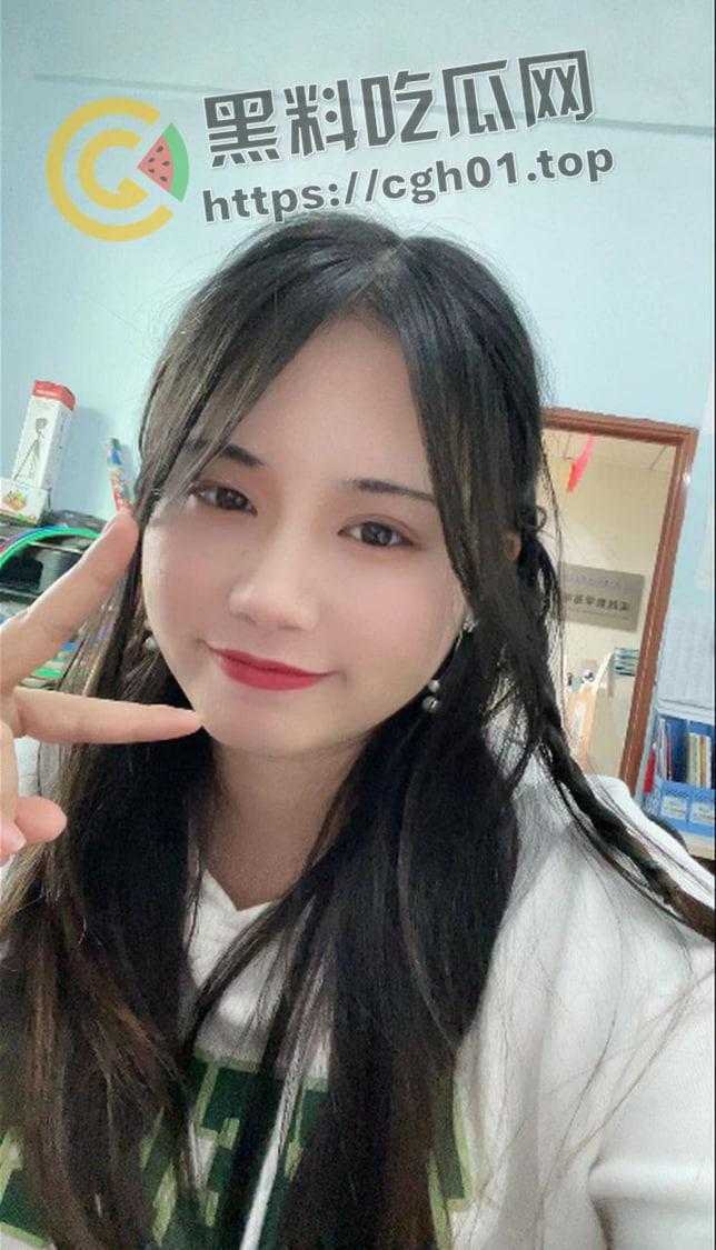 湖南母狗【陆世婷】背着男朋友约学长学弟3p  开肛初体验 手指全部塞满 水真多啊-5