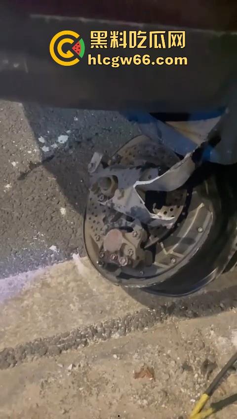 我只知道年少轻狂！小米Su7车主市区飙到180迈 躲闪不及将骑车的撞飞！-10