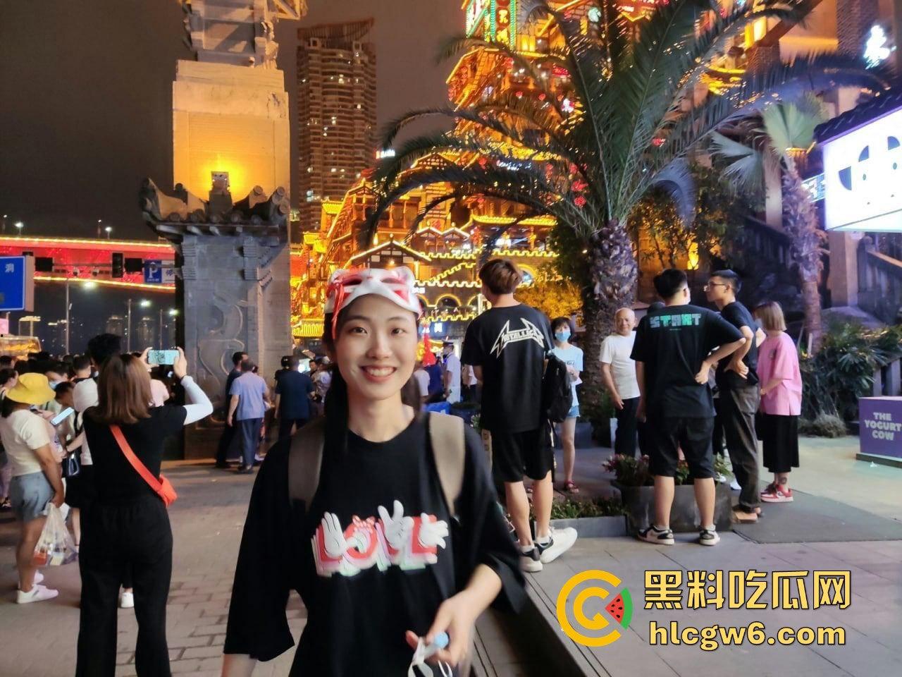 江苏南京初中教师【李婉如】跨年和男友视频通话，下面脱光被舔，全程骚到无法自控，年底断联前大家赶紧纪念一波！-1