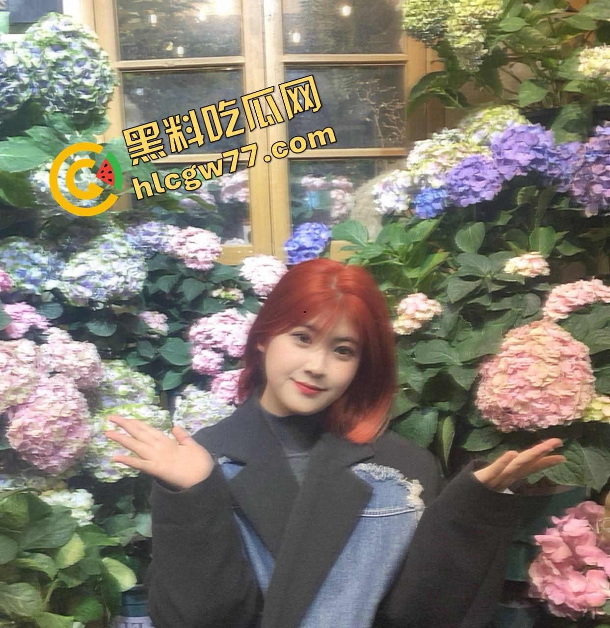 英国留学生『柳依依』顶级巨乳舔洋屌，老佛爷送银币她送淫逼，这不就是新时代传承？-4