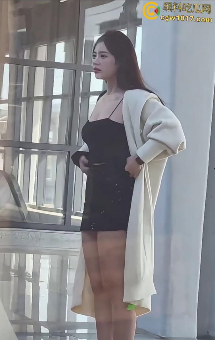 高铁偶遇全国可飞咯咯哒，群友死皮赖脸加微信被冷脸拒绝，果然高端鸡是看不上穷屌丝的 ！-2