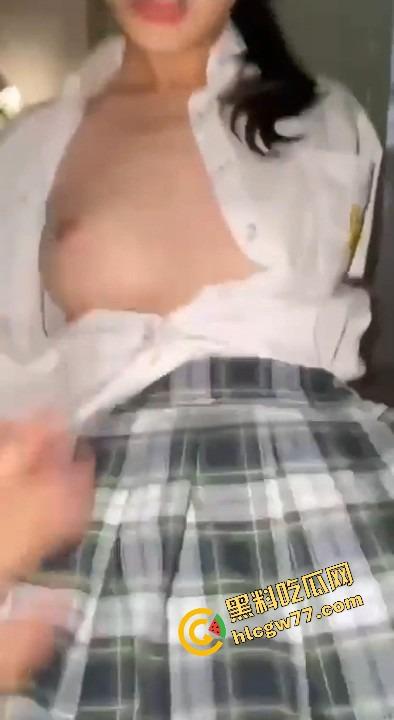 马鞍山JK眼镜妹【李蕊】平时装清纯，自己坐着骑屌骑到喷水，奶子乱颤淫相毕露，简直天生的母狗！-10