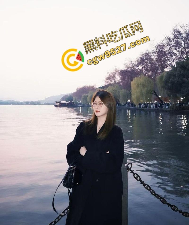 浙江00后学生妹【李丹】夺魄翘臀被男友猛操！渣男分手后不雅视频怒曝全网，极品嫩妹反差至极！-3