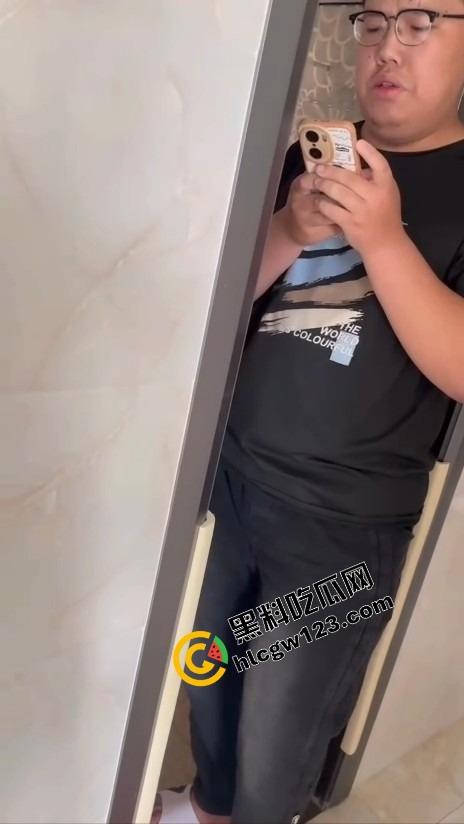 200块都不给我 破防GAY佬怒报警 白嫖手冲服务反赖账，直男射完转身当人畜无害，活该挨曝光！-6