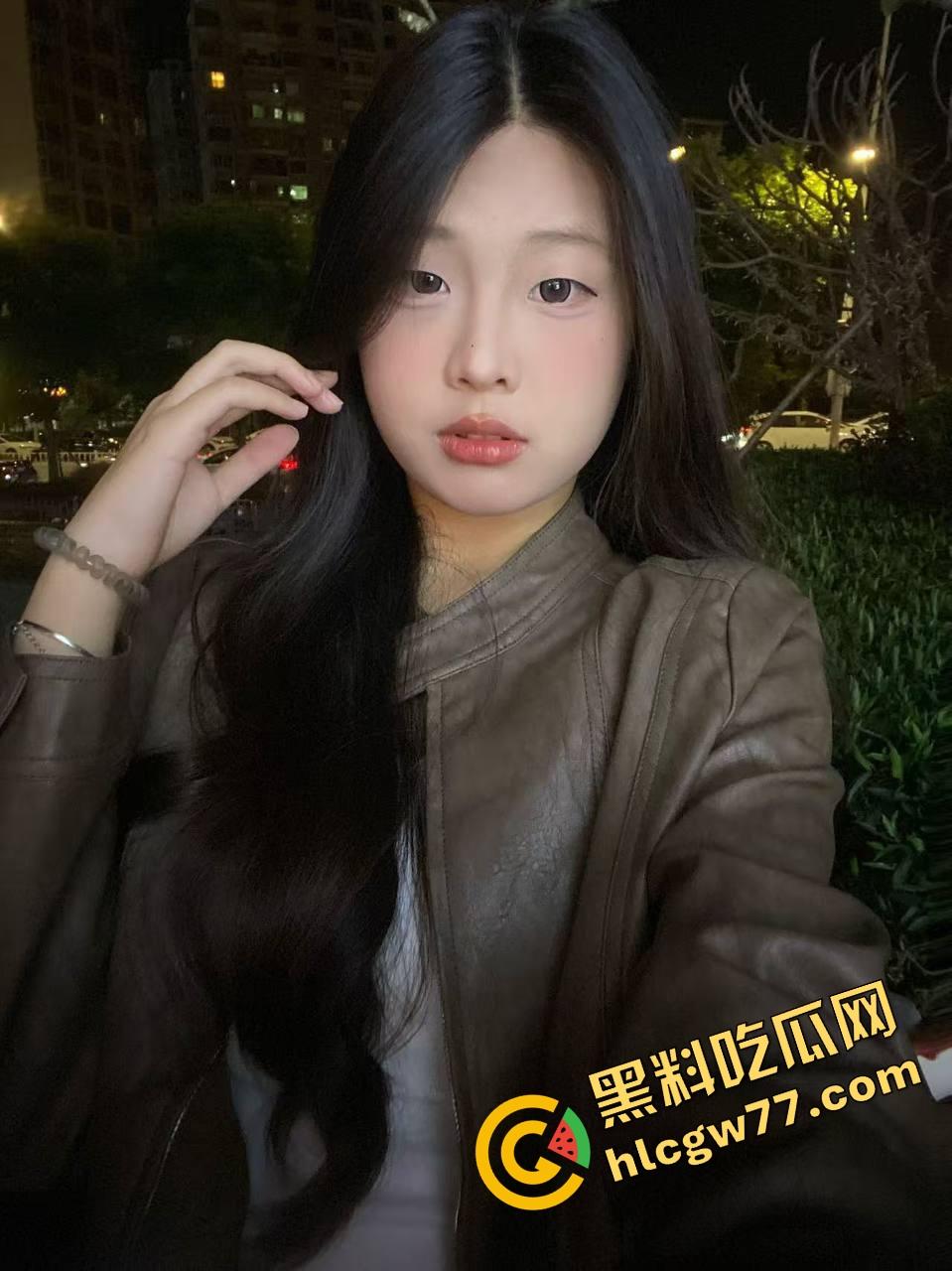 上海车展暗藏春色，蔚来销售『蒋丹丹』被吊操，小穴整根吞下白浆四溢，小母狗舔得比卖车还熟练！-3