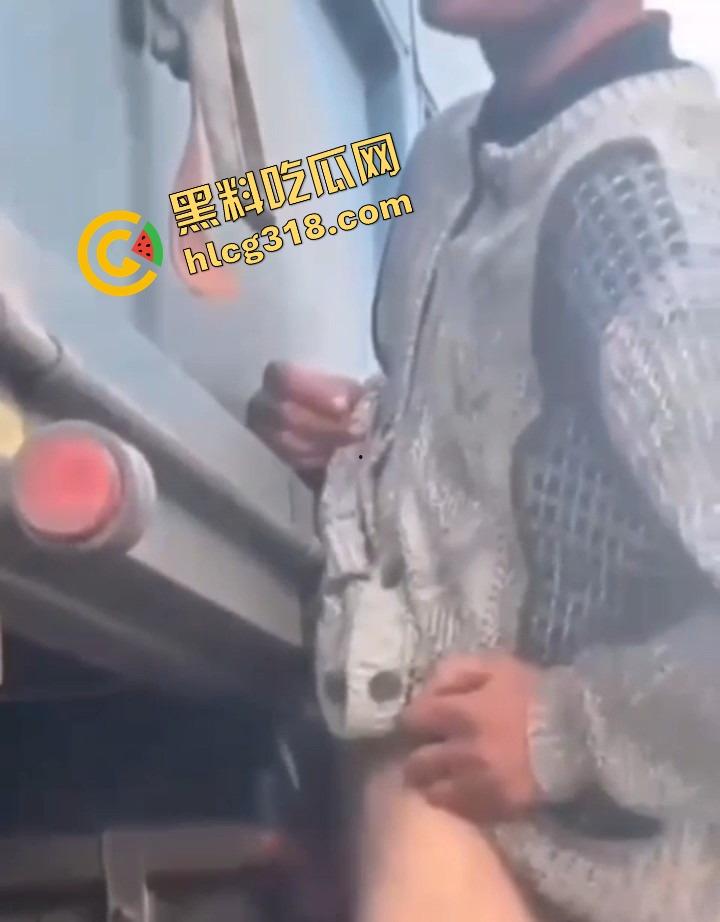 哥们太久没泄压，已经进入见洞就硬状态，见洞就想怼，马桶眼排气管、甚至风吹草动都能让他起反应！-2