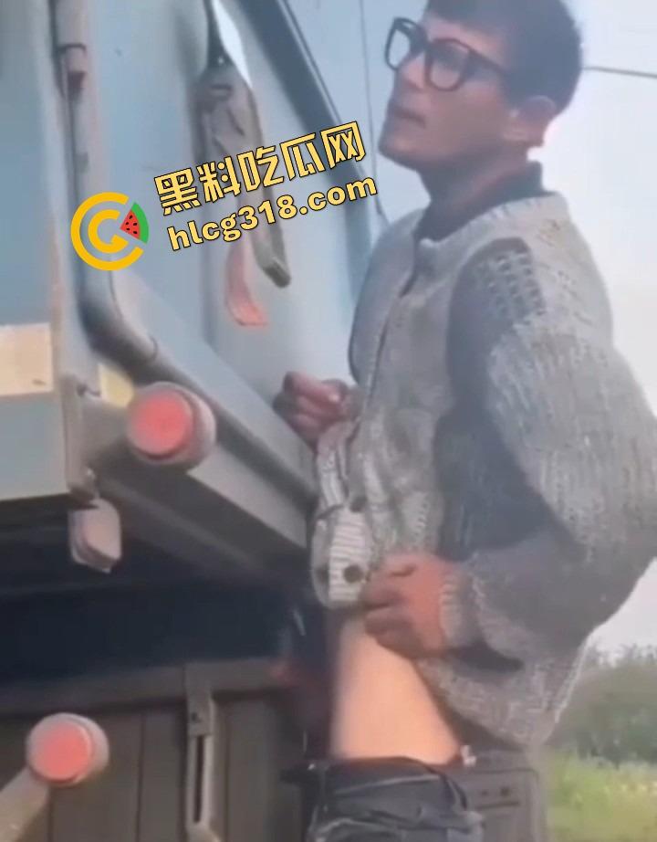 哥们太久没泄压，已经进入见洞就硬状态，见洞就想怼，马桶眼排气管、甚至风吹草动都能让他起反应！-3