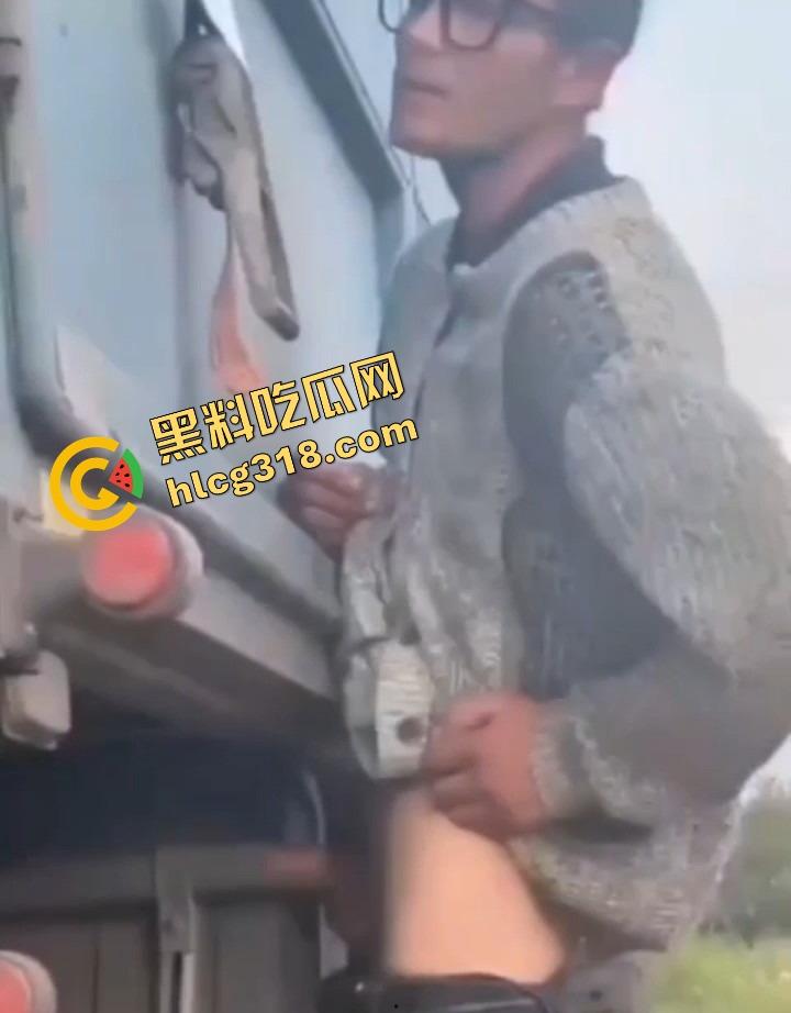 哥们太久没泄压，已经进入见洞就硬状态，见洞就想怼，马桶眼排气管、甚至风吹草动都能让他起反应！-8