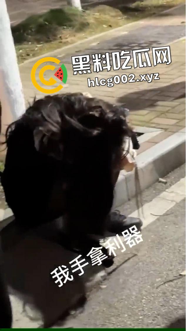 湖南长沙职业技术学院 男扮女装进女生宿舍猥亵  被抓到当众处刑 这就是大屌萌妹吗-2