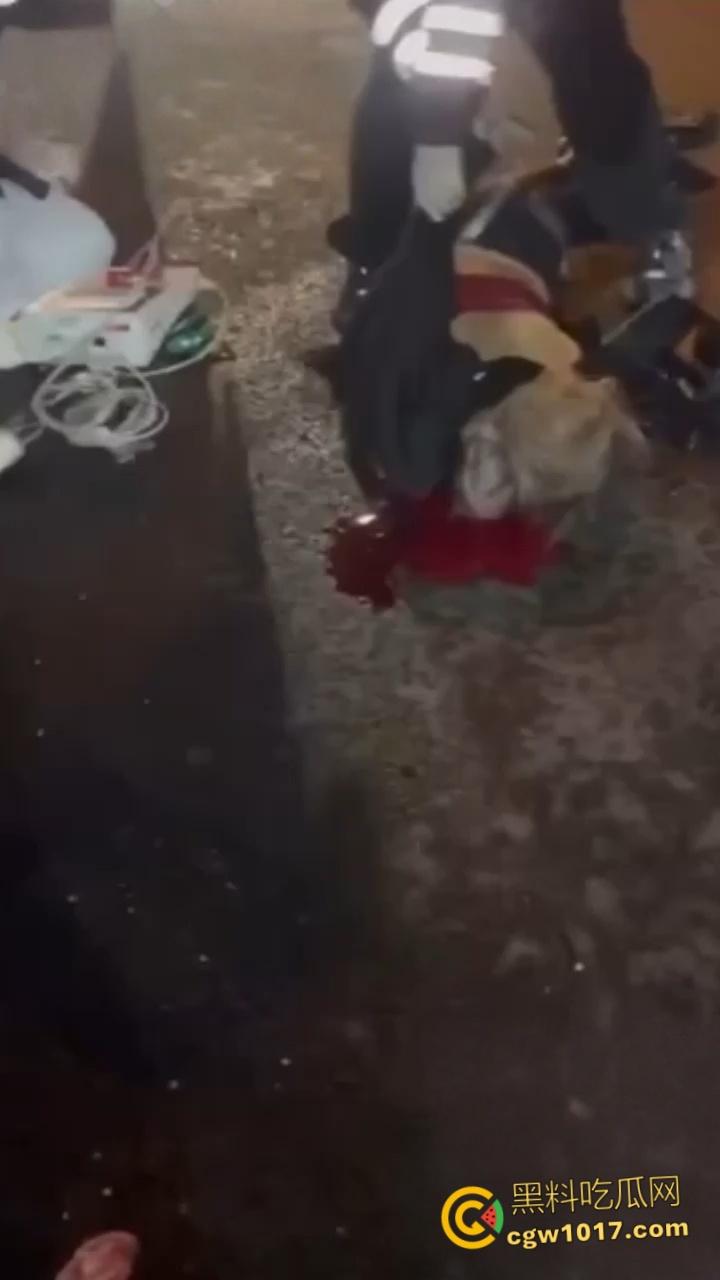 湖南长沙十二兽酒吧营销周周，年纪轻轻颜值爆表，深夜被轿车撞飞，现场惨不忍睹，这颜值谁看了不惋惜！-7