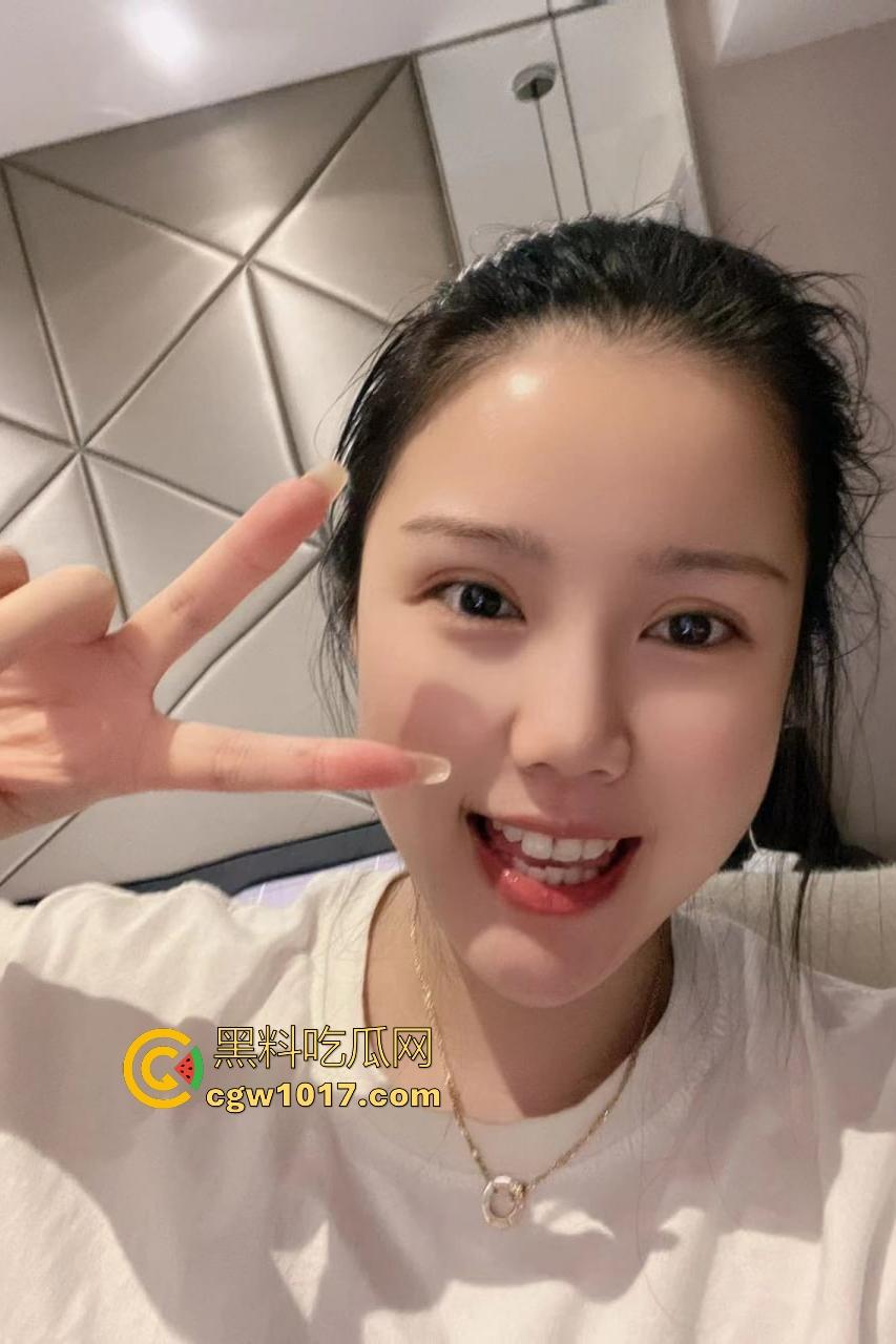 前女友是理发师，性感美臀极品身材却独爱口交，射满嘴咽下去又被口活舔硬，手技口技双绝！-1