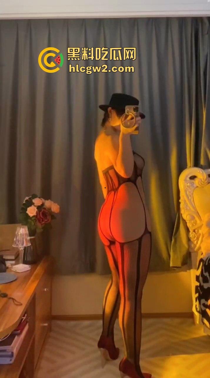 推特撸铁健身博主【甜甜】高端裸体健身局流出 这逼劲道十足能夹断钢管，恐怖如斯！-14