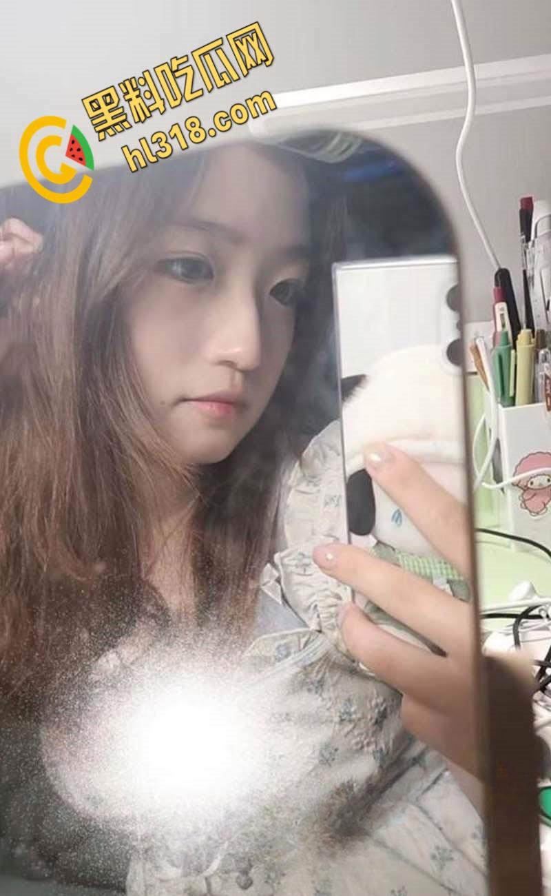 广西柳州反差眼镜妹，在校期间到处勾搭帅哥，多次跟学长出去开房3P，完美露脸母狗属性十分淫荡！-2