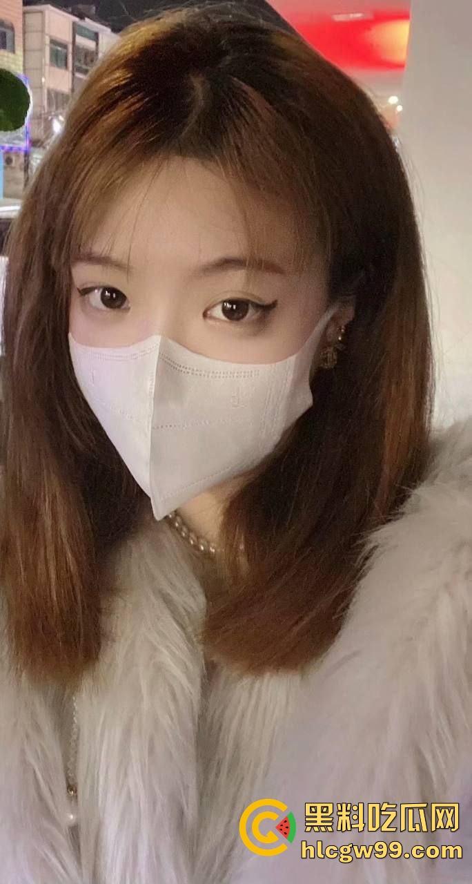 过年约炮杭州女大【孙倩倩】高冷皮囊下藏着欠操样，长毛衣底下啥都没穿，粉嫩骚逼湿成狗，跪着求肏被捅穿！-3