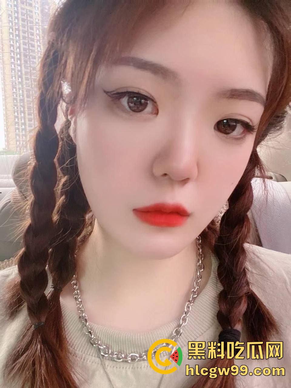 过年约炮杭州女大【孙倩倩】高冷皮囊下藏着欠操样，长毛衣底下啥都没穿，粉嫩骚逼湿成狗，跪着求肏被捅穿！-5