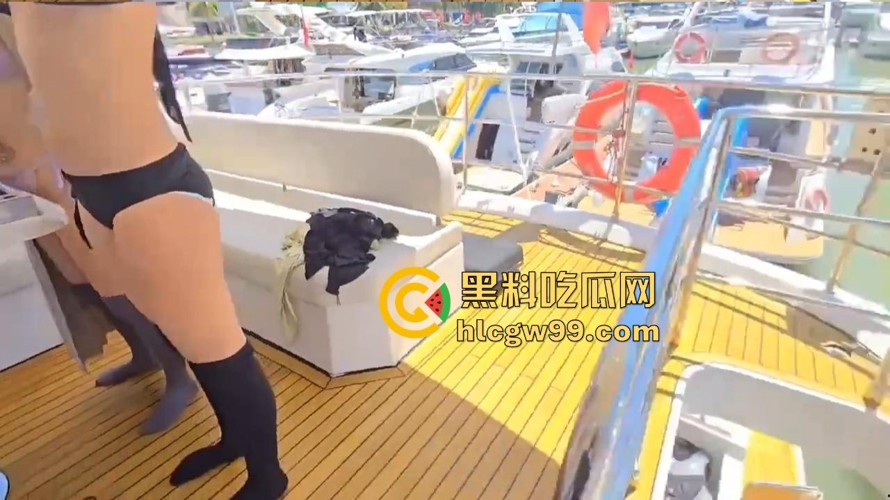 三亚游艇淫趴再现资本奇迹，富哥吃着龙凤帝王套，干着比基尼骚鸡，野模逼里进进出出，海水都多了一股骚味！-5