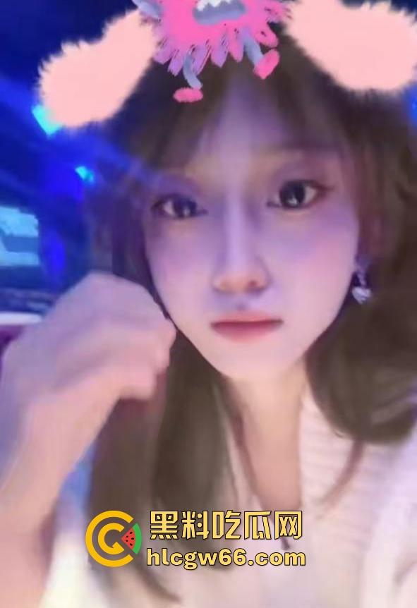 20岁黑龙江女学生【徐婉婷】可爱女神模样 敢想象背后靠卖贱卖自己的自慰视频为生！-6